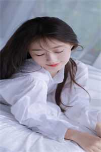 畅销小说腹黑京圈三爷，只对她心动